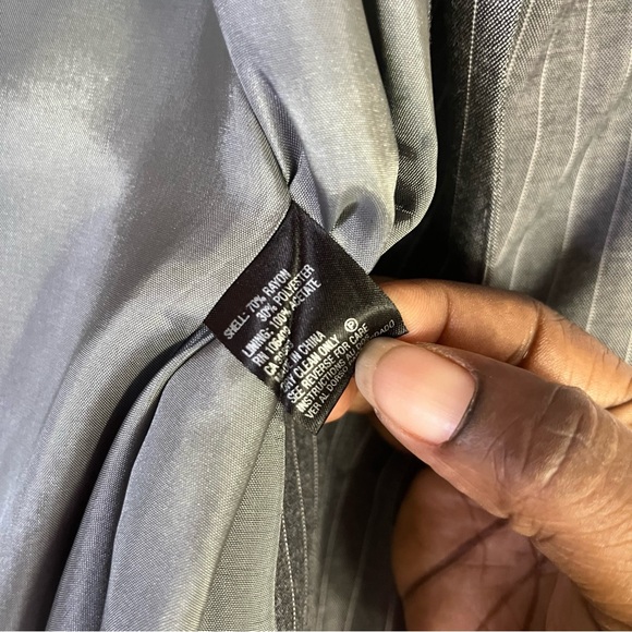 Tahari Arthur S. Levine Gray White Pinstripe Blazer Jacket Size 16 - Picture 3 of 9